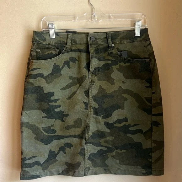Camo skirt Earl Jeans - Picture 1 of 4